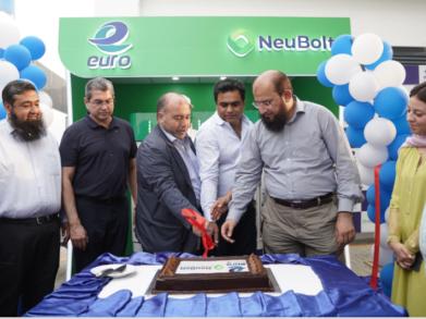 LUMS Spin-off, Neubolt Energy Services and Euro Oil Collaborate for ‘Battery-Swapping Station’ for Rikshaws